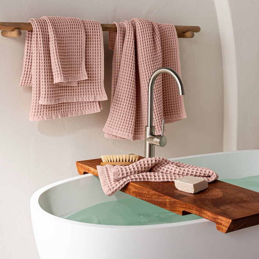 Casaluna Luxury Pink Waffle Textured Bath Towel Brand New - Picture 2 of 4